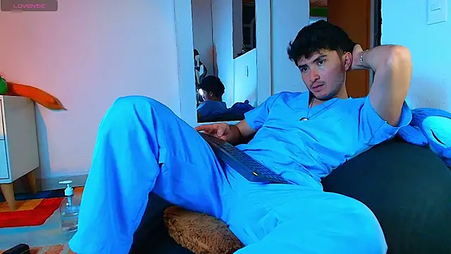 santyago_taylor live sex cam