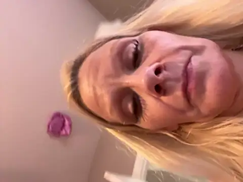 PrincessCutz1's cam snapshot