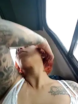 Zoe73_'s cam snapshot