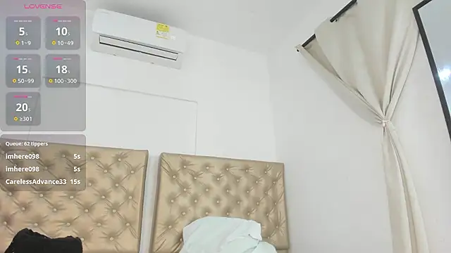 Alessiiaa_ live sex cam