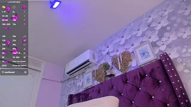 elodie_walker's cam snapshot