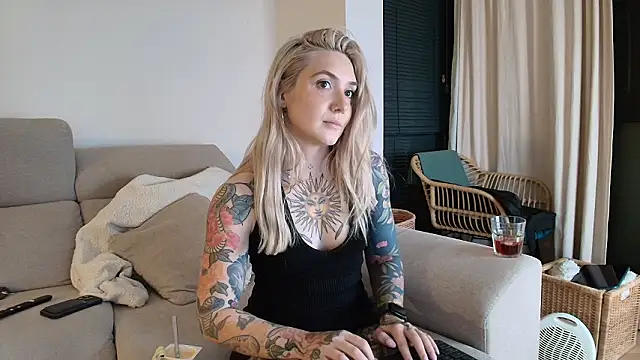 tattoobbgirl's cam snapshot