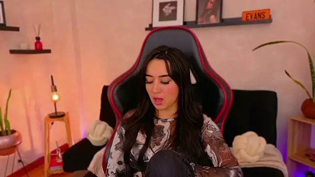 EmmyEvans1's cam snapshot