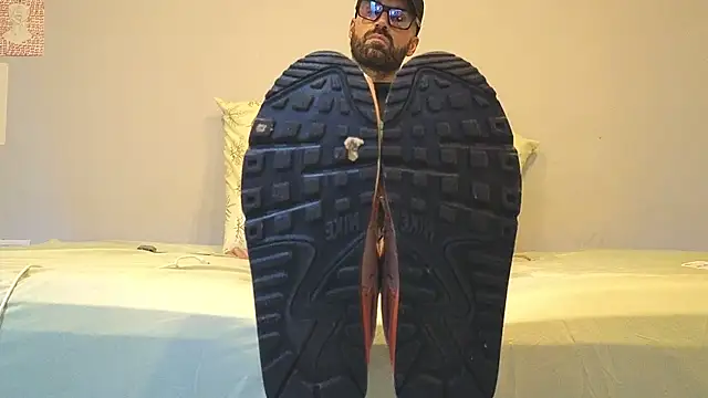 MattxFeet live sex cam