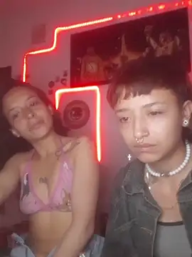 AlexxaAndRileyy's cam snapshot