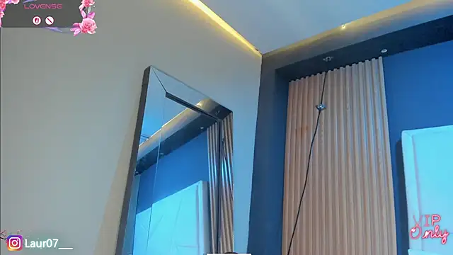 Lauroberts7's cam snapshot