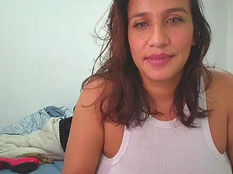 tania-latin's cam snapshot