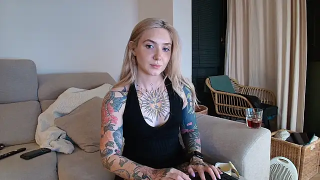 tattoobbgirl's cam snapshot