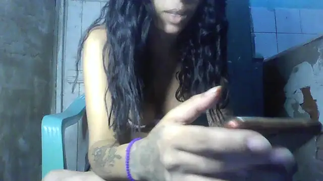 thasmyni live sex cam