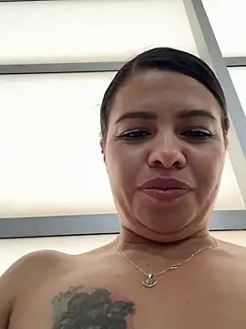 Ariana-07 live sex cam