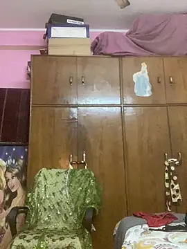 Kajal-Shemale69 live sex cam