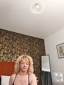 LittleCurlyGirl live sex cam