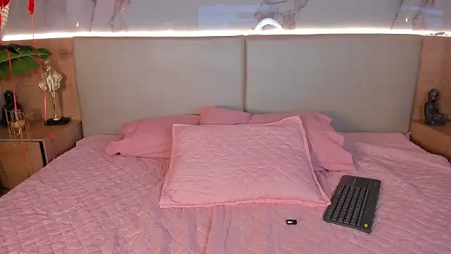 Nicole_Whittee's cam snapshot