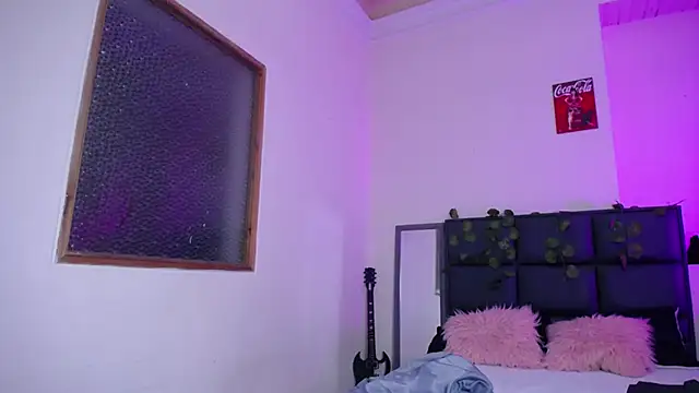 Julieta_Parker's cam snapshot