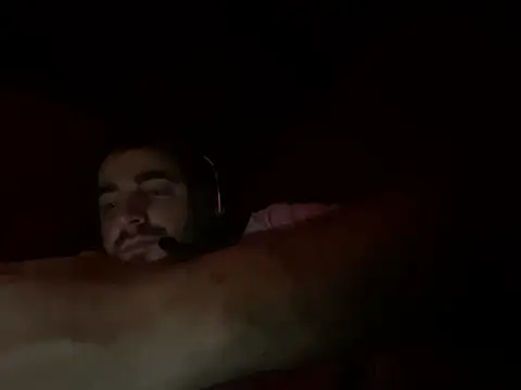 young_bear06's cam snapshot