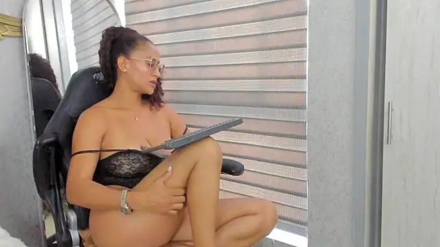 EmmaFerrary's cam snapshot