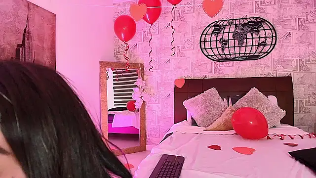 emily_clarkk_'s cam snapshot