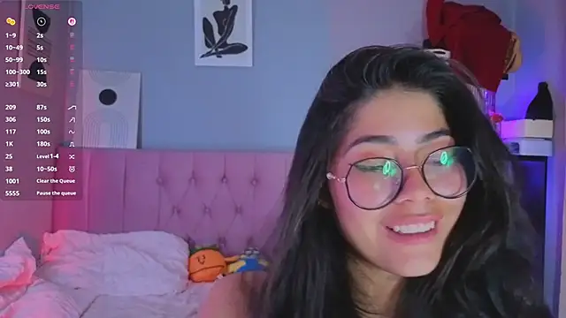 LoaLuxury's cam snapshot