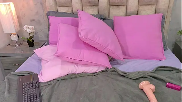 MiaaBlake_'s cam snapshot