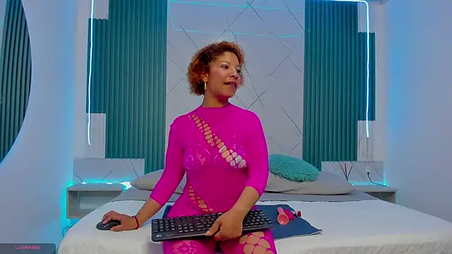 Shantall-blue's cam snapshot