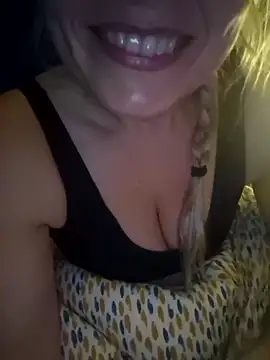 demidelightfulxx's cam snapshot