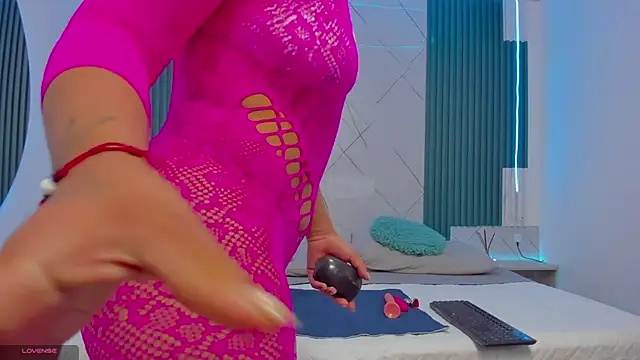 Shantall-blue's cam snapshot