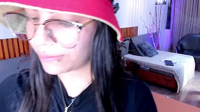 VaiaLowell live sex cam