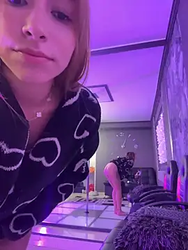 Millie_Taylor_'s cam snapshot