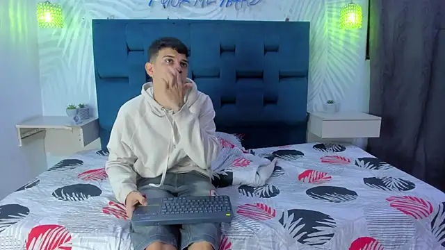 Adventurous_Boys's cam snapshot