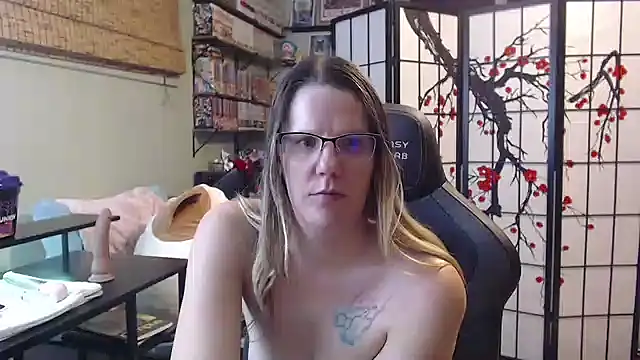 Sarahtineke's cam snapshot