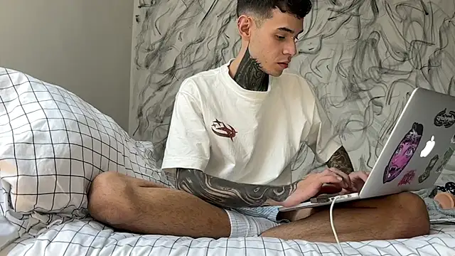 Saturno_v live sex cam