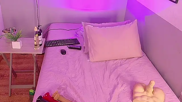 cutepetitee's cam snapshot