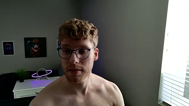 BlueEyedTallGuy94 live sex cam