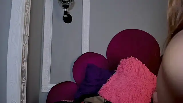 Bonniie_22 live sex cam