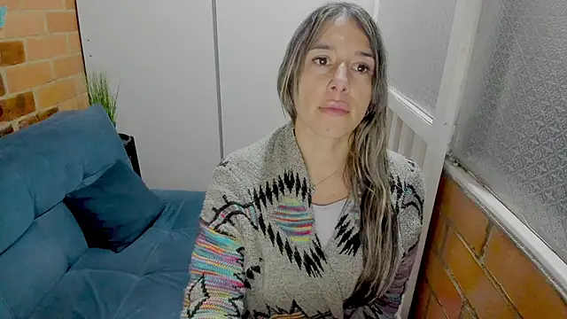 Penelope47 live sex cam