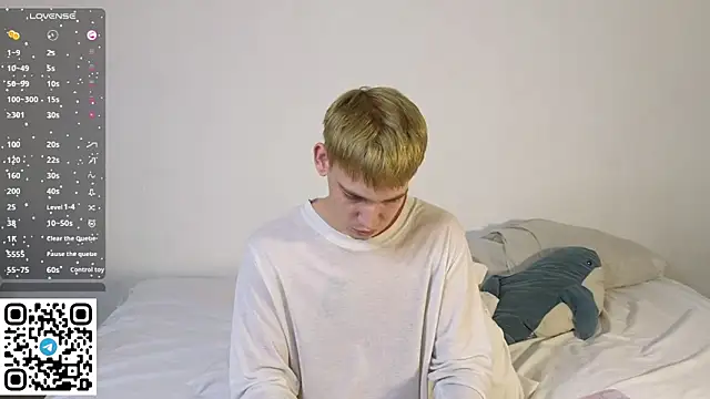 Julian_wins's cam snapshot