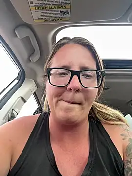 _ElizabethLove_'s cam snapshot