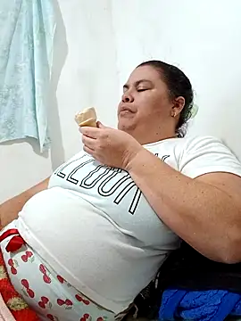 yaneth_'s cam snapshot