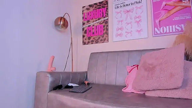 Hannah--Moon's cam snapshot