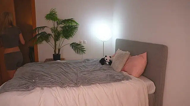 NaomiRosy's cam snapshot