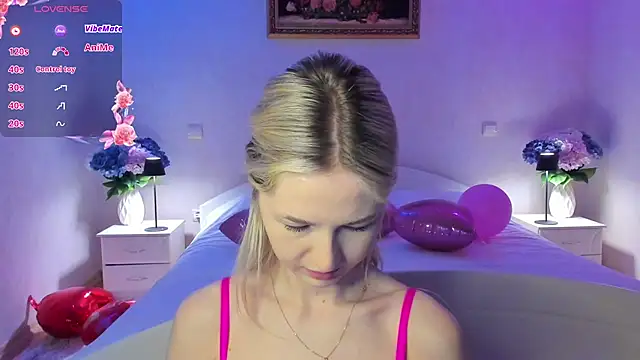 Julie_Blaze's cam snapshot