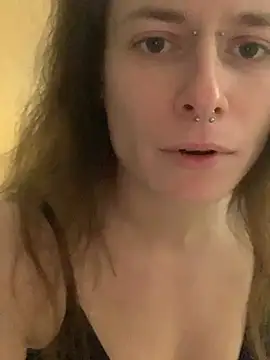 GoldenPussy1329's cam snapshot