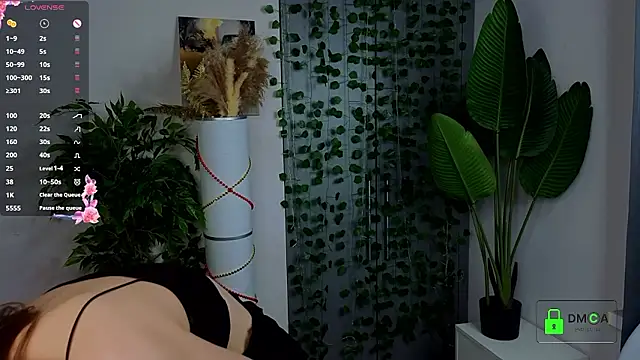 ShannaRois live sex cam