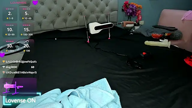 Luna_Raay's cam snapshot