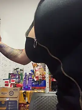 emilyjohanson live sex cam