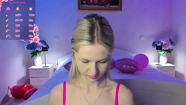 Julie_Blaze's cam snapshot