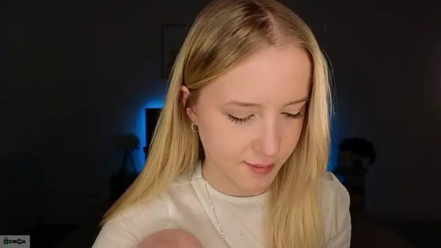 adele_armass's cam snapshot