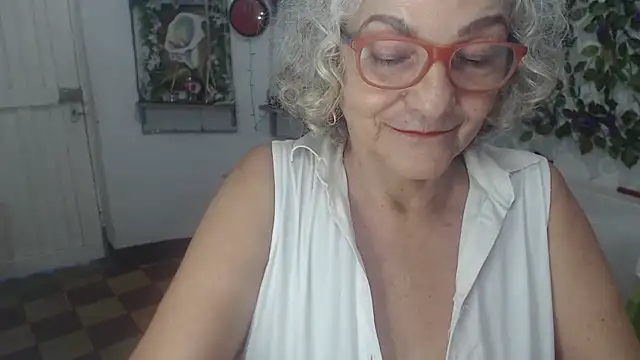 FunnyGrandma live sex cam