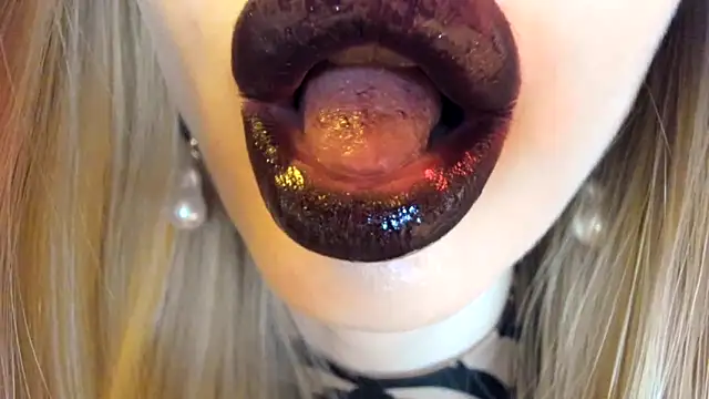 Politeeliza's cam snapshot