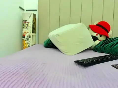 kittysex18's cam snapshot